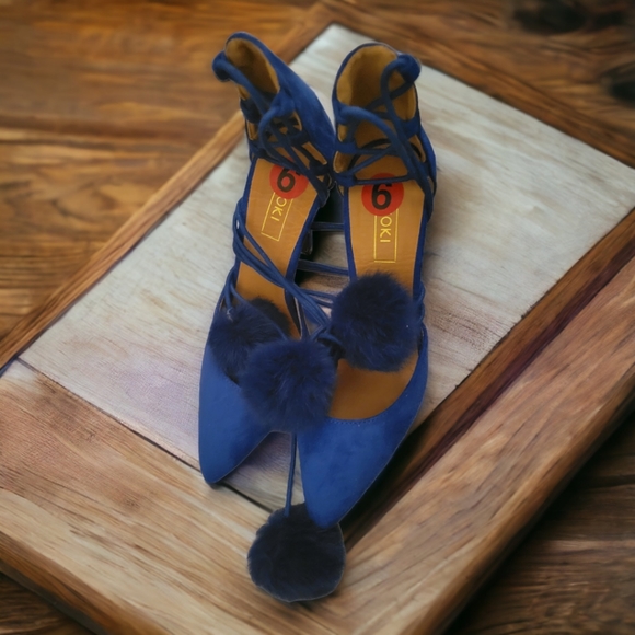 Heels - Picture 3 of 3